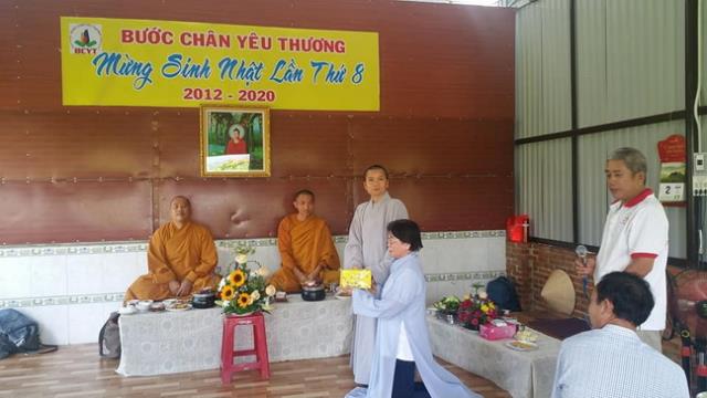 Hội Từ Thiện Bước Chân Yêu Thương Ninh Hòa Tặng Quà