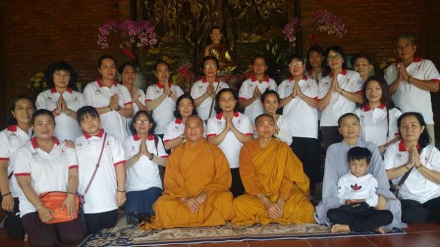 Hội Từ Thiện Bước Chân Yêu Thương Ninh Hòa Tặng Quà