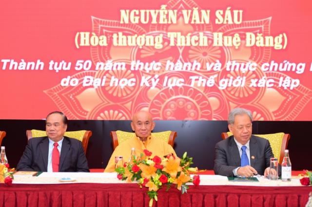 Lễ vinh danh một tu sĩ Phật giáo nhận bằng giáo sư danh dự của trường Đại học Kỷ lục Thế giới (Word Records University)