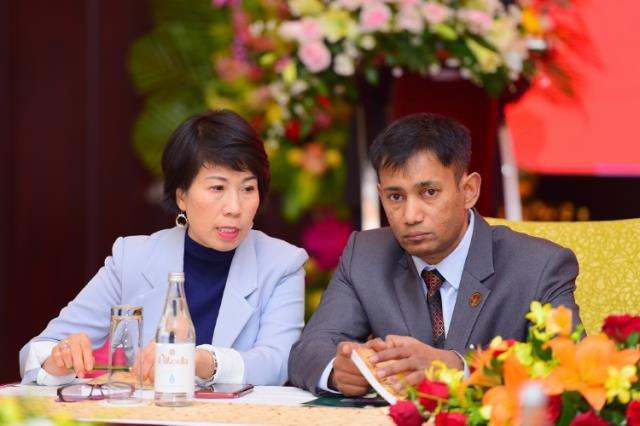 Lễ vinh danh một tu sĩ Phật giáo nhận bằng giáo sư danh dự của trường Đại học Kỷ lục Thế giới (Word Records University)