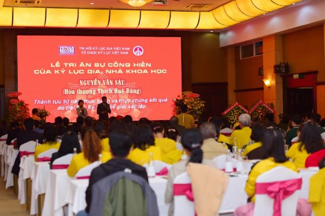 Lễ vinh danh một tu sĩ Phật giáo nhận bằng giáo sư danh dự của trường Đại học Kỷ lục Thế giới (Word Records University)