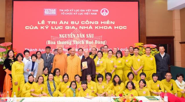 Lễ vinh danh một tu sĩ Phật giáo nhận bằng giáo sư danh dự của trường Đại học Kỷ lục Thế giới (Word Records University)