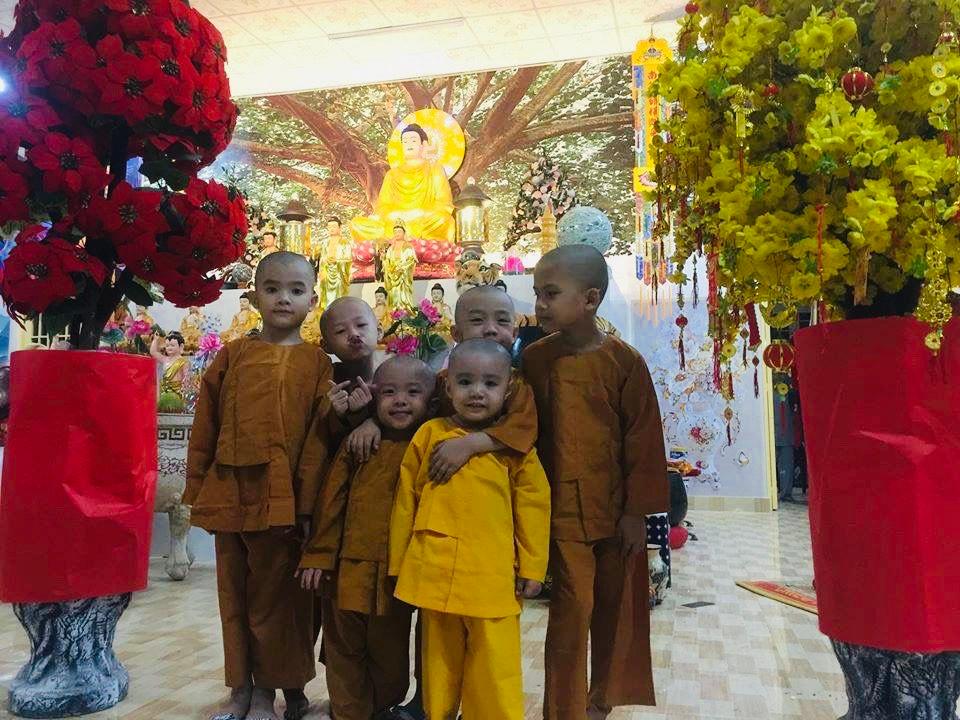 Phật giáo đến miền Tây trễ, nên xảy ra nhiều hệ lụy chắp vá tôn giáo?