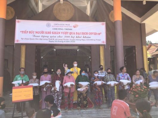 Đồng Tháp: Quỹ Đạo Phật Ngày Nay Tặng 3 Tấn Gạo Tại Chùa Quan Âm