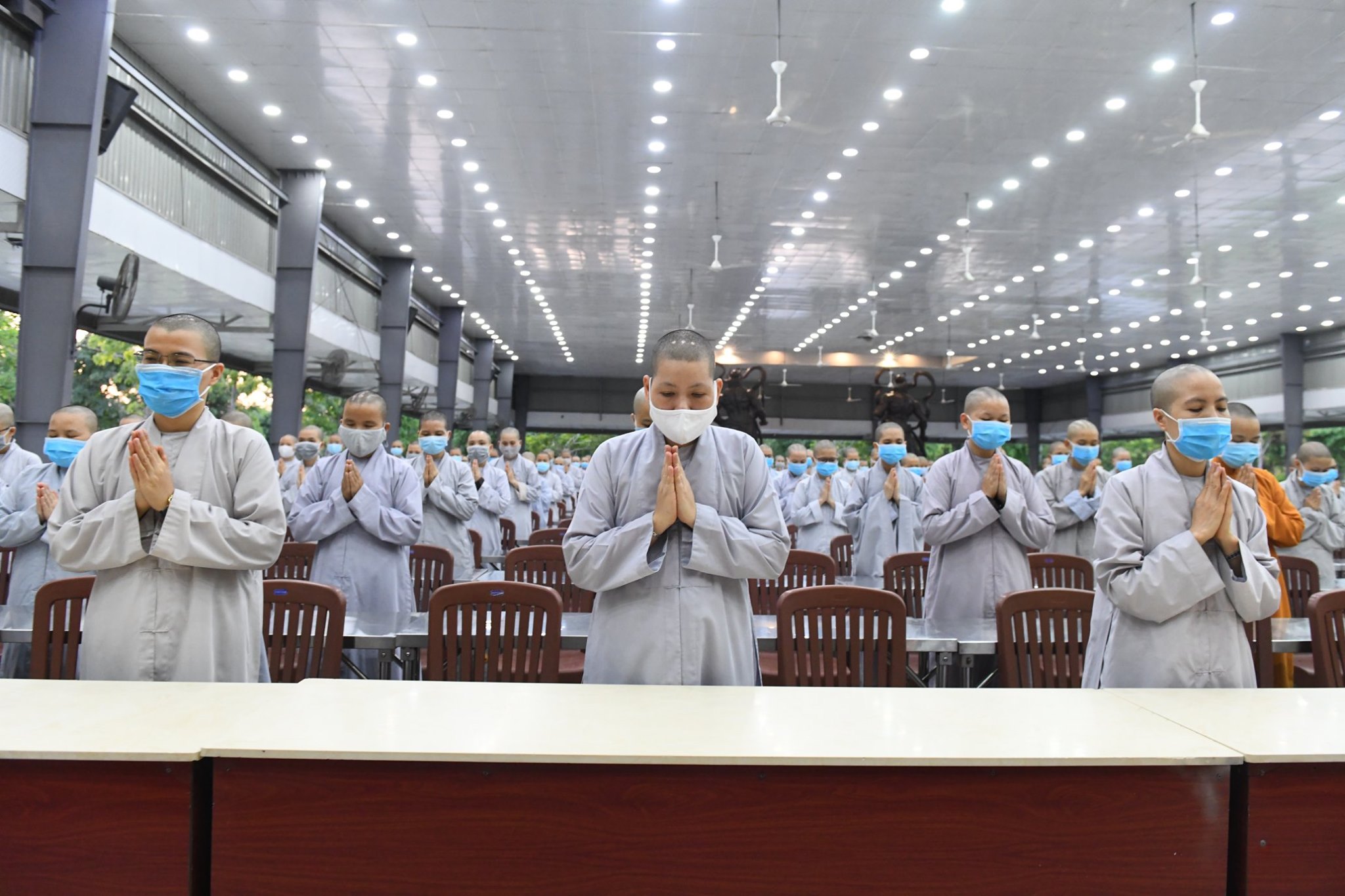 Tăng Ni sinh viên học viện Phật giáo Việt Nam tại TP. HCM bắt đầu học nội trú trở lại