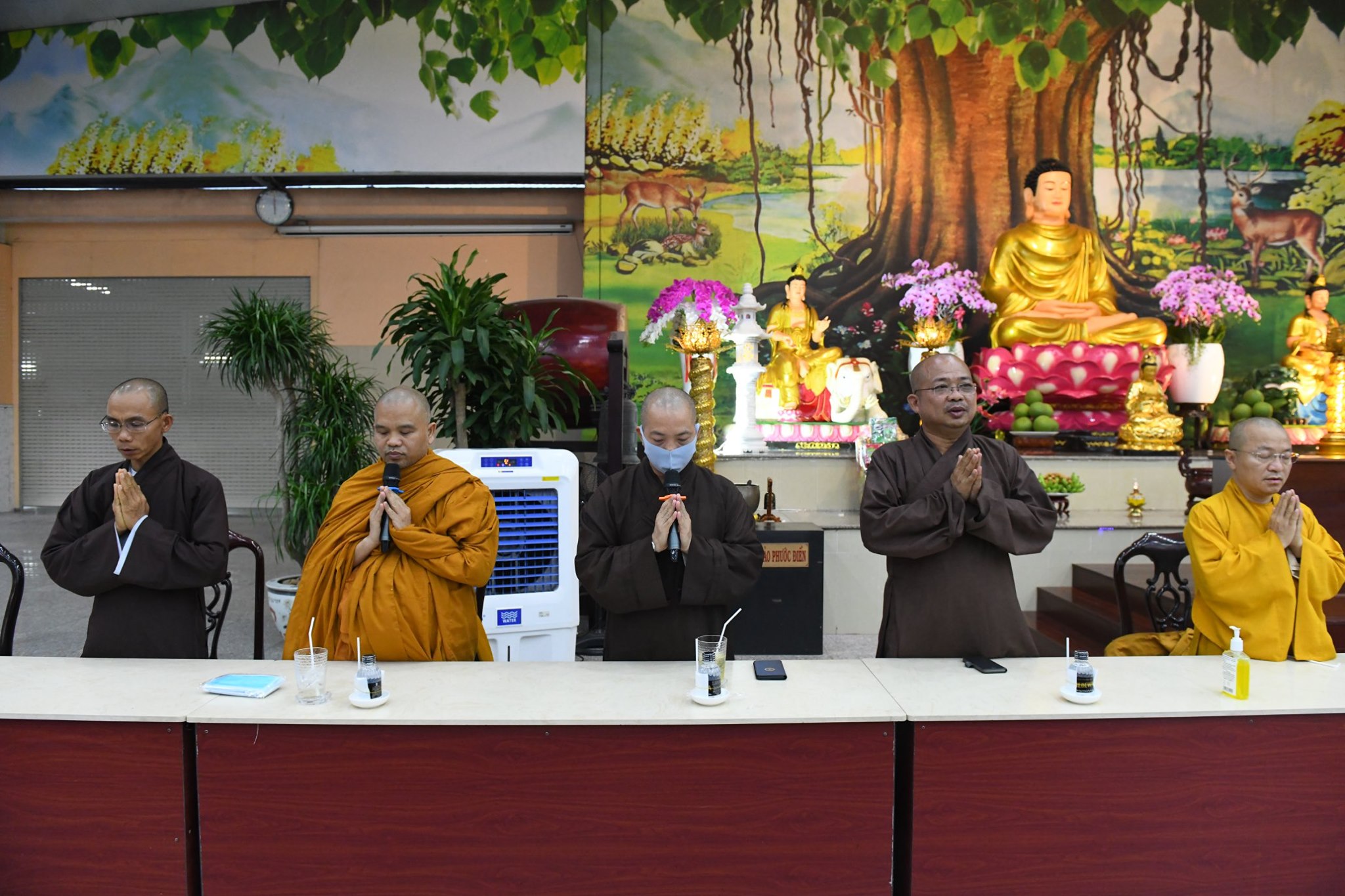 Tăng Ni sinh viên học viện Phật giáo Việt Nam tại TP. HCM bắt đầu học nội trú trở lại