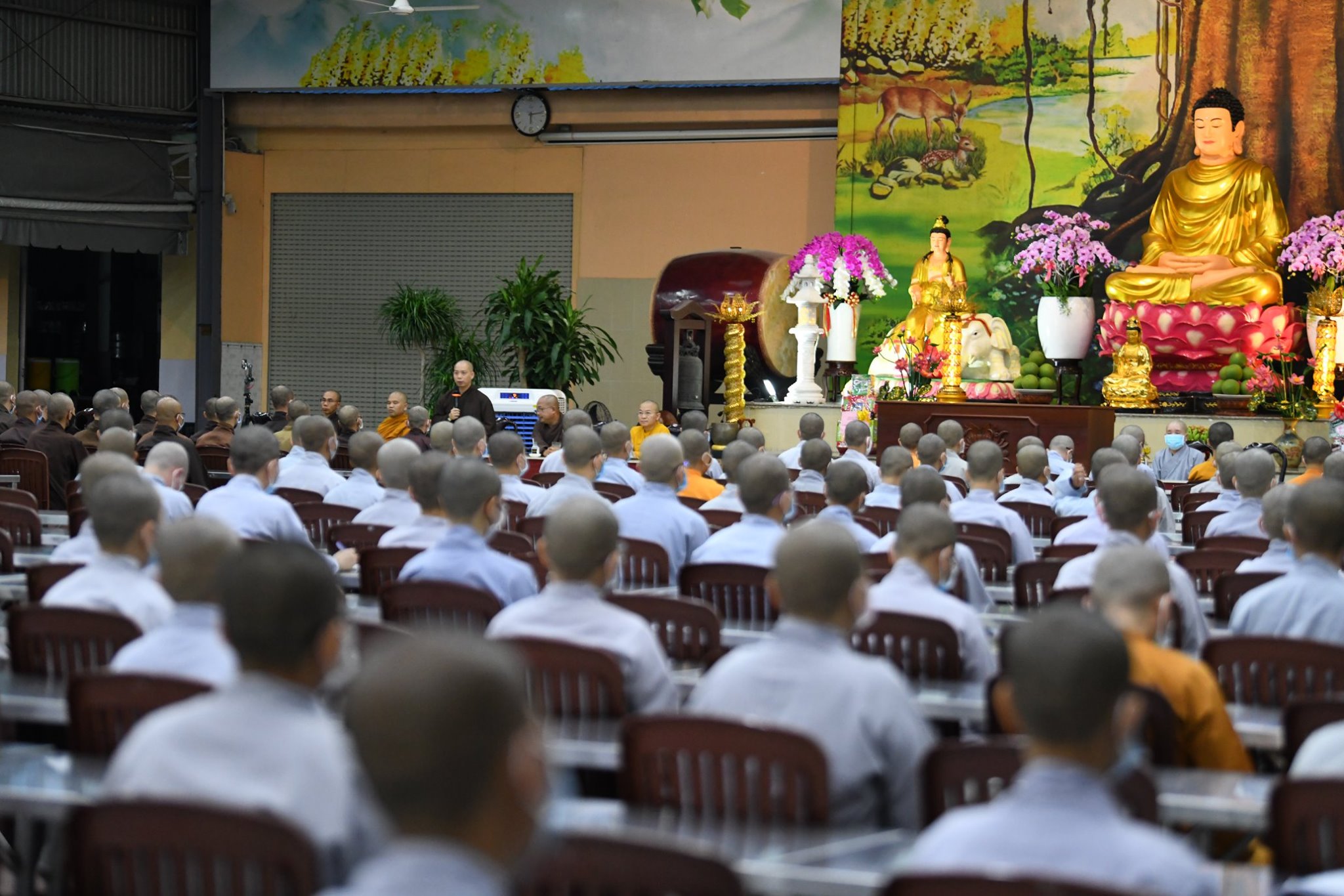 Tăng Ni sinh viên học viện Phật giáo Việt Nam tại TP. HCM bắt đầu học nội trú trở lại