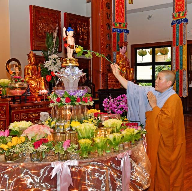 Trang Nghiêm Lễ Kỷ Niệm Ngày Đức Phật Đản Sanh Lần Thứ 2644 (Pl 2564, Dl 2020) Tại Chùa Đức Viên, San Jose, Hoa Kỳ.
