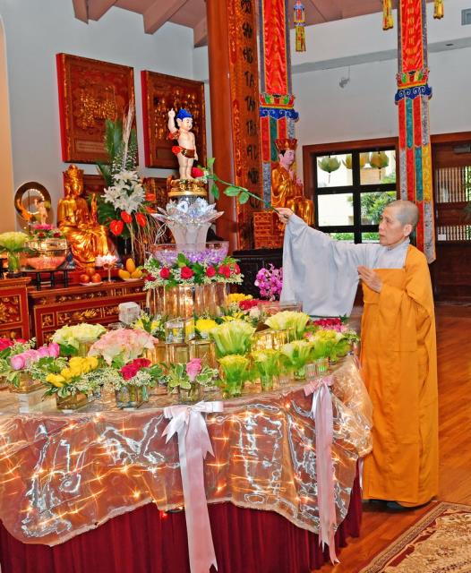 Trang Nghiêm Lễ Kỷ Niệm Ngày Đức Phật Đản Sanh Lần Thứ 2644 (Pl 2564, Dl 2020) Tại Chùa Đức Viên, San Jose, Hoa Kỳ.