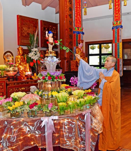 Trang Nghiêm Lễ Kỷ Niệm Ngày Đức Phật Đản Sanh Lần Thứ 2644 (Pl 2564, Dl 2020) Tại Chùa Đức Viên, San Jose, Hoa Kỳ.