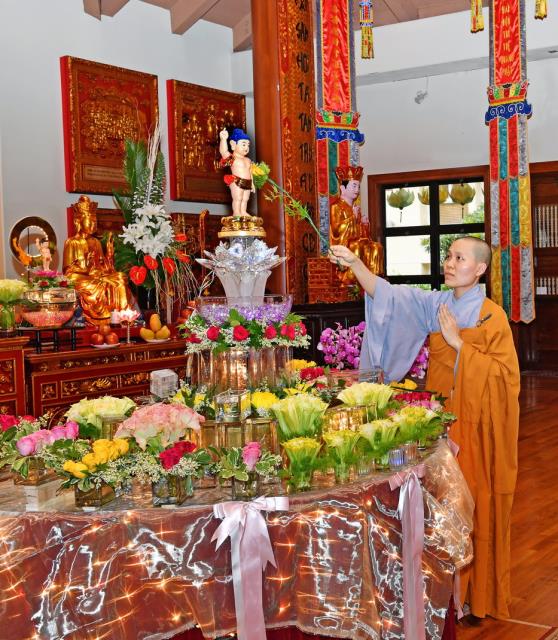 Trang Nghiêm Lễ Kỷ Niệm Ngày Đức Phật Đản Sanh Lần Thứ 2644 (Pl 2564, Dl 2020) Tại Chùa Đức Viên, San Jose, Hoa Kỳ.