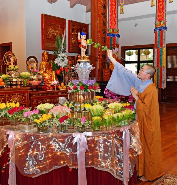 Trang Nghiêm Lễ Kỷ Niệm Ngày Đức Phật Đản Sanh Lần Thứ 2644 (Pl 2564, Dl 2020) Tại Chùa Đức Viên, San Jose, Hoa Kỳ.