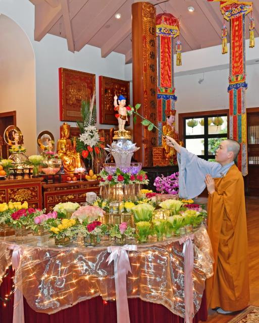 Trang Nghiêm Lễ Kỷ Niệm Ngày Đức Phật Đản Sanh Lần Thứ 2644 (Pl 2564, Dl 2020) Tại Chùa Đức Viên, San Jose, Hoa Kỳ.
