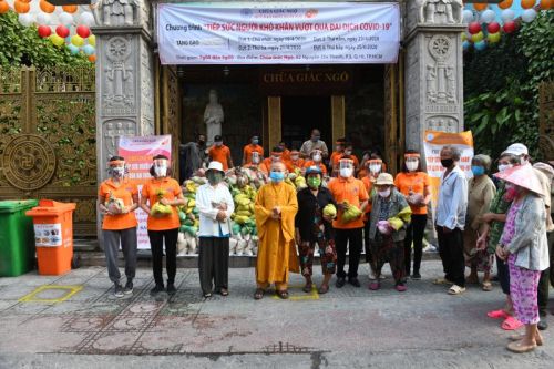 Quỹ Đạo Phật Ngày Nay Tiếp Tục Tặng Gạo Cho Bà Con Có Hoàn Cảnh Khó Khăn