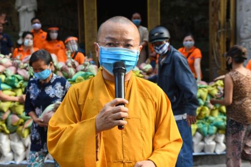 Quỹ Đạo Phật Ngày Nay Tiếp Tục Tặng Gạo Cho Bà Con Có Hoàn Cảnh Khó Khăn