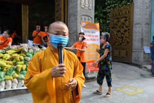 Quỹ Đạo Phật Ngày Nay Tiếp Tục Tặng Gạo Cho Bà Con Có Hoàn Cảnh Khó Khăn