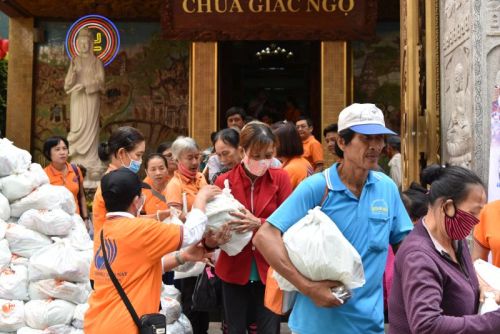 Hạnh Phúc Ngay Hiện Tại: Ấm Áp Buổi Sinh Hoạt Cuối Cùng Với Người Khiếm Thị