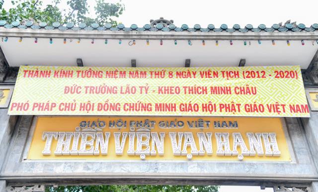 Hội đồng điều hành HVPGVN tại TP. HCM thắp hương tưởng niệm cố TLHT. Thích Minh Châu