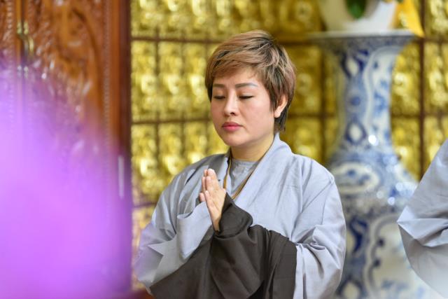 Xúc động giây phút cạo tóc cho gần 100 hành giả trong lễ khai mạc khóa tu &quot;Xuất gia gieo duyên&quot; lần 7 tại chùa Giác Ngộ