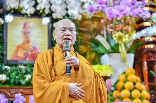 HT. Thích Thiện Nhơn viếng thăm và thắp hương tưởng niệm cố HT. Thích Thiện Huệ