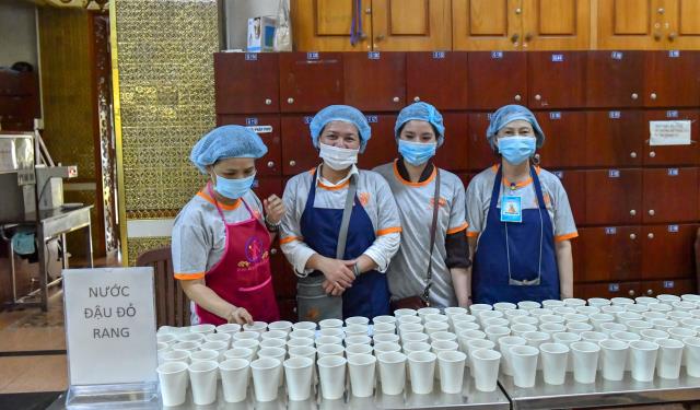 Chùm ảnh: Ăn cơm trong chánh niệm chiều ngày 16/09/2020
