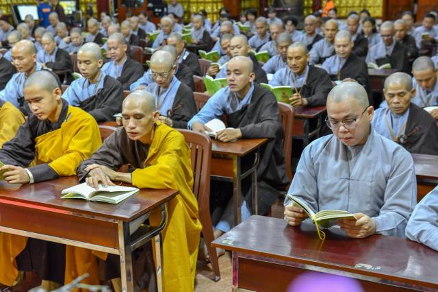 Chùm ảnh: Tụng Kinh và ngồi thiền sáng 17/09/2020