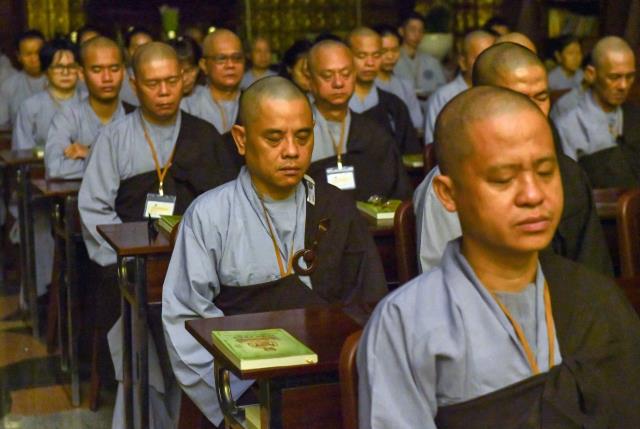 Chùm ảnh: Tụng Kinh và ngồi thiền sáng 17/09/2020