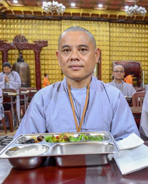 Chùm ảnh: Ăn cơm trong chánh niệm chiều ngày 16/09/2020