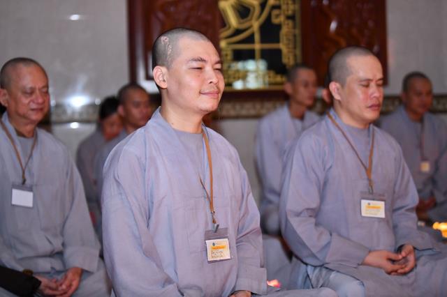 Lắng đọng bên chén trà