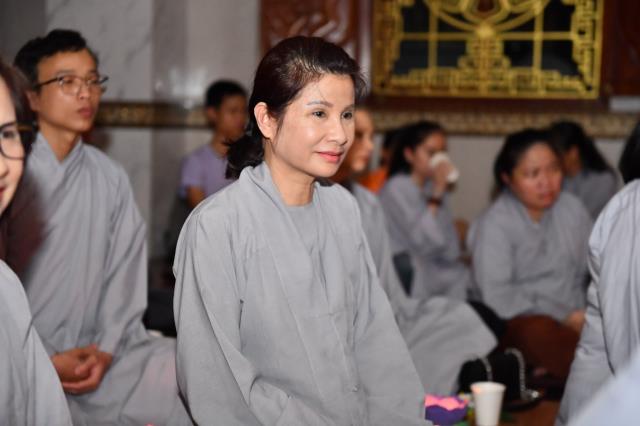 Lắng đọng bên chén trà