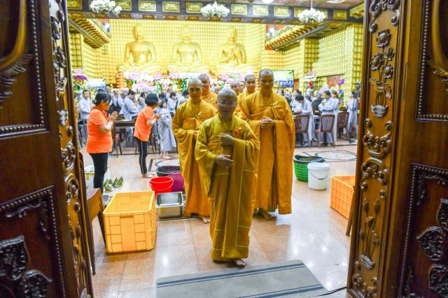 Chùm ảnh: Ăn trong chánh niệm và chấp tác ngày 18/09/2020