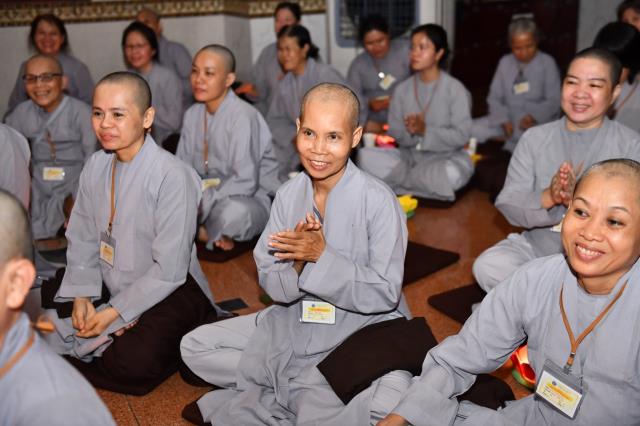 Lắng đọng bên chén trà