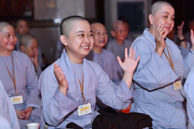 Lắng đọng bên chén trà