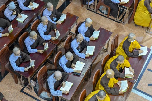 Chùm ảnh: Tụng Kinh và tọa thiền sáng 18/09/2020