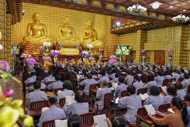 Chùm ảnh: Tụng Kinh và ngồi thiền tối ngày 15/09/2020
