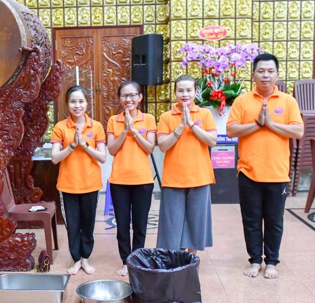 Chùm ảnh: Ăn cơm trong chánh niệm chiều ngày 16/09/2020
