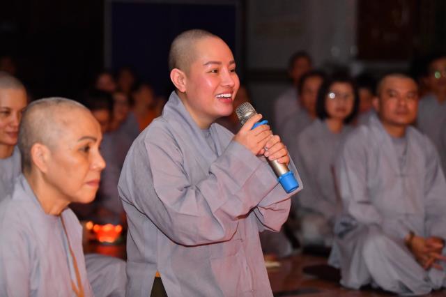 Lắng đọng bên chén trà