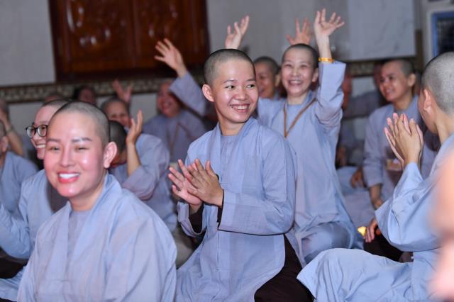 Lắng đọng bên chén trà