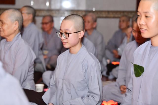 Lắng đọng bên chén trà