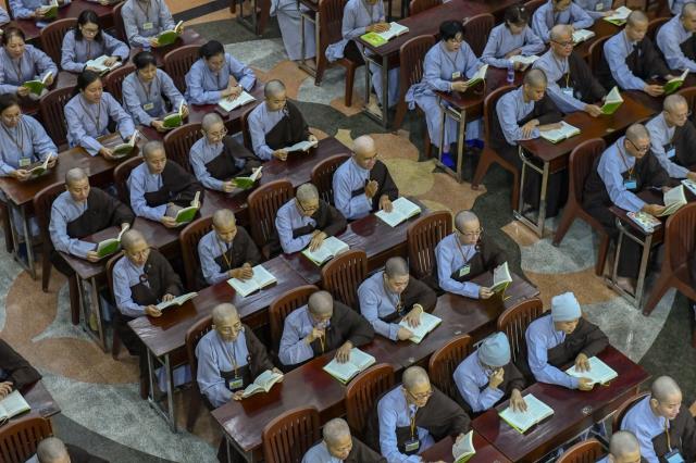 Chùm ảnh: Tụng Kinh và tọa thiền sáng 18/09/2020