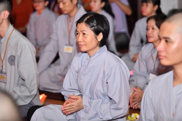 Lắng đọng bên chén trà
