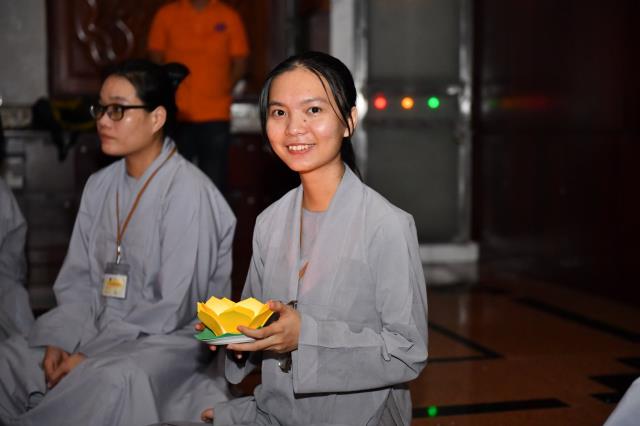 Lắng đọng bên chén trà