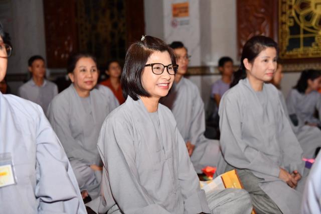 Lắng đọng bên chén trà