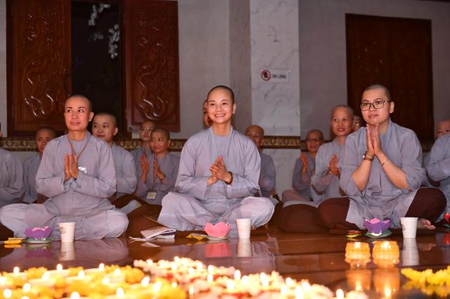 Lắng đọng bên chén trà