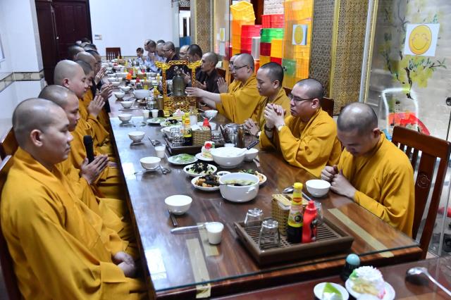 Khóa Tu Online Mùa Dịch Và Sự Tùy Duyên Bất Biến Trong Giáo Lý Phật Đà
