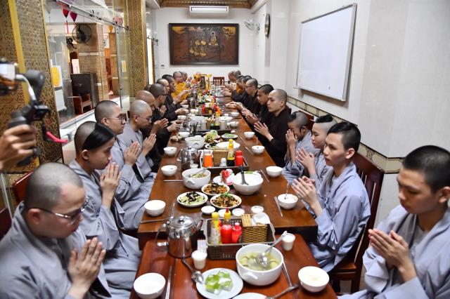 Khóa Tu Online Mùa Dịch Và Sự Tùy Duyên Bất Biến Trong Giáo Lý Phật Đà