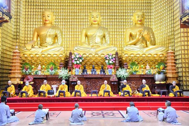 Khóa Tu Online Mùa Dịch Và Sự Tùy Duyên Bất Biến Trong Giáo Lý Phật Đà