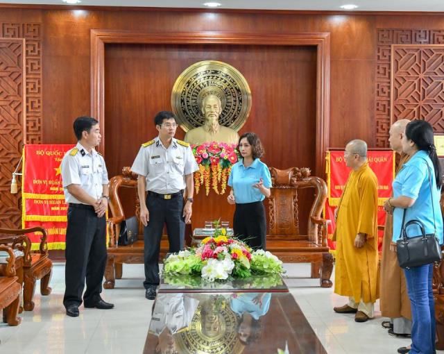 TT. Nhật Từ thăm cán bộ Bộ Tư lệnh Vùng 2 Hải quân