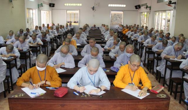 TP. Hồ Chí Minh: Tăng Ni hệ Trung cấp thi học kì II năm I
