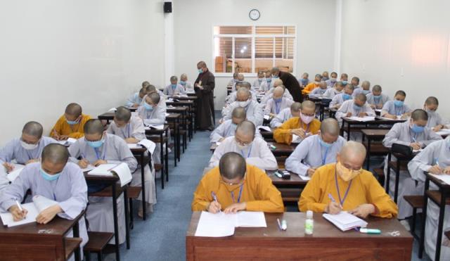 TP. Hồ Chí Minh: Tăng Ni hệ Trung cấp thi học kì II năm I